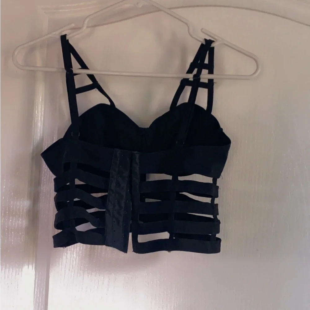 Windsor Black Cage Crop Top - Picture 3 of 3